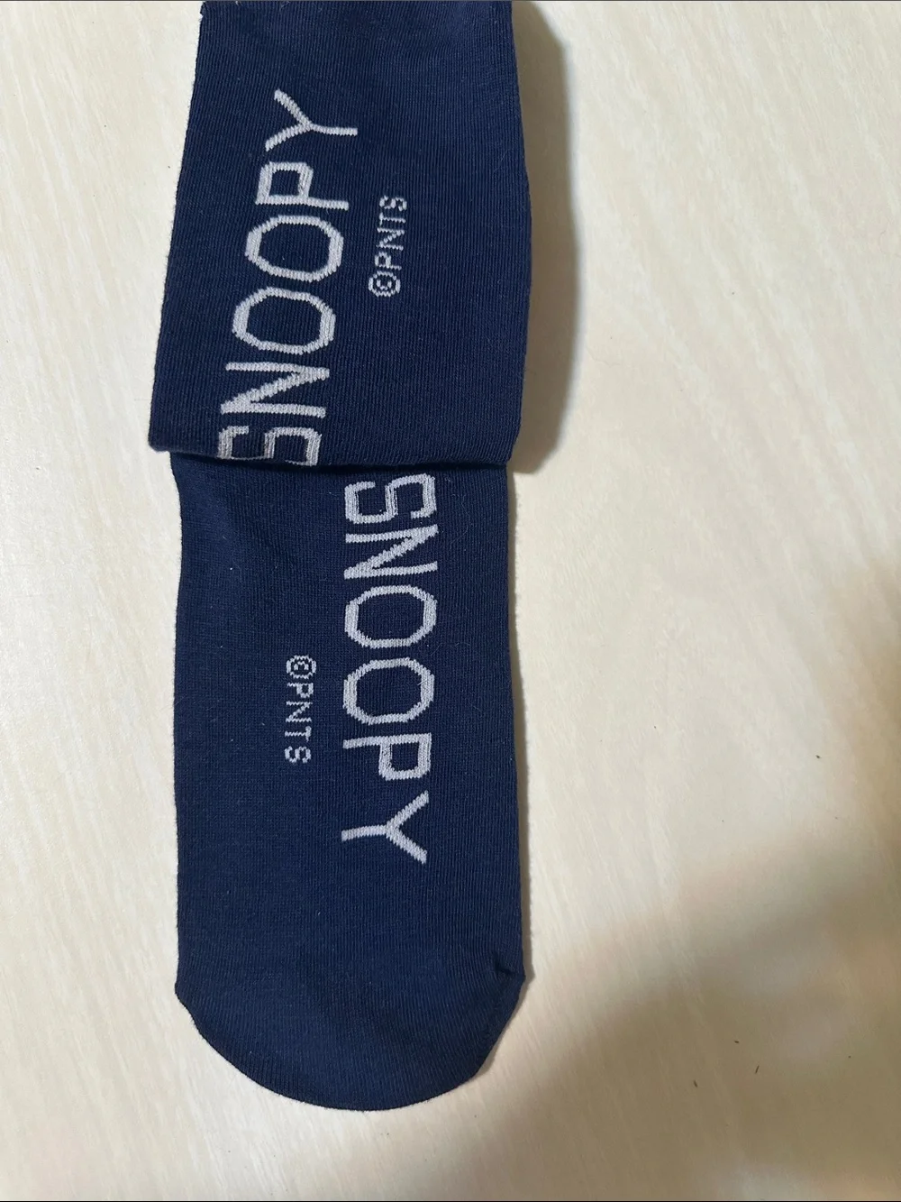 Peanuts No-Show Socks in Navy with Red Doghouse